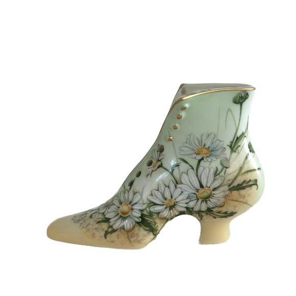 Limoges Victorian Button Up Shoe Figurine Daisy Floral Handpainted Vintage - Picture 1 of 9